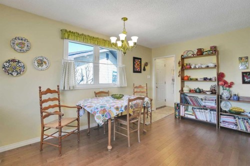 228 Dovercrest Place Se, Calgary, AB - Indoor Photo Showing Dining Room