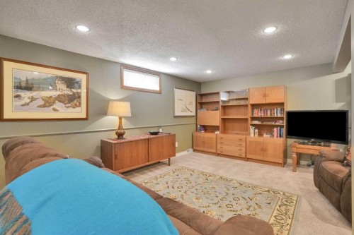 228 Dovercrest Place Se, Calgary, AB - Indoor