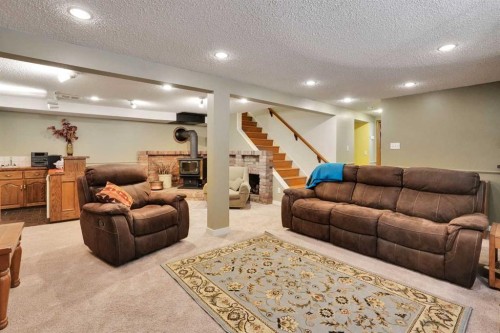 228 Dovercrest Place Se, Calgary, AB - Indoor Photo Showing Other Room