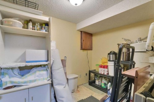 228 Dovercrest Place Se, Calgary, AB - Indoor