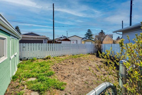 228 Dovercrest Place Se, Calgary, AB - Outdoor