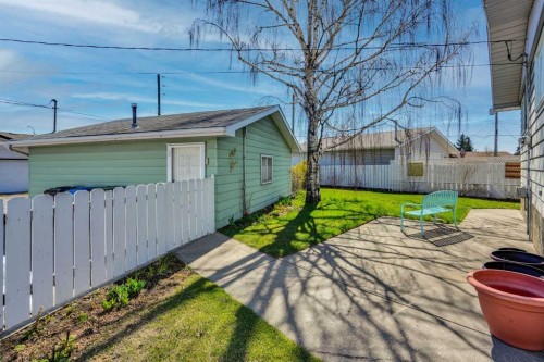 228 Dovercrest Place Se, Calgary, AB - Outdoor