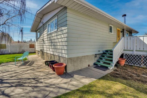 228 Dovercrest Place Se, Calgary, AB - Outdoor With Exterior