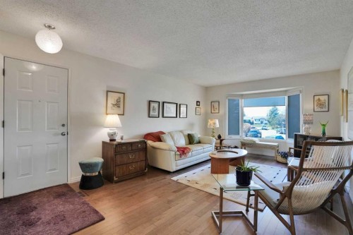 228 Dovercrest Place Se, Calgary, AB - Indoor Photo Showing Living Room