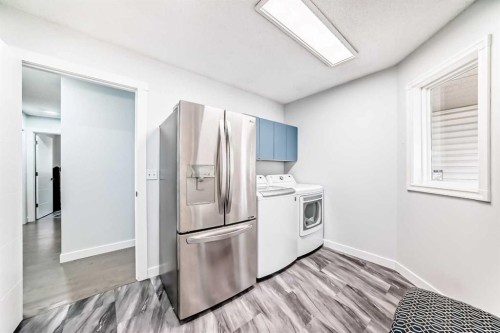 7 Sunset Crescent, Okotoks, AB - Indoor Photo Showing Laundry Room