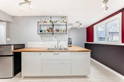 7 Sunset Crescent, Okotoks, AB - Indoor Photo Showing Kitchen With Double Sink
