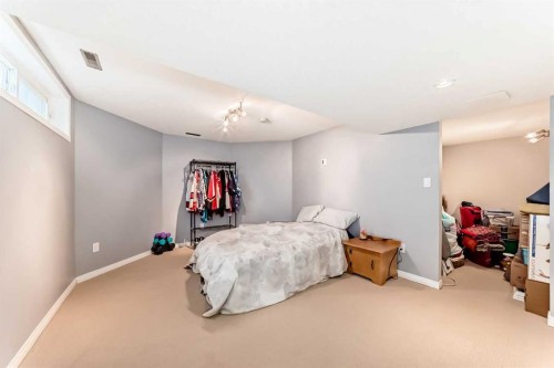 7 Sunset Crescent, Okotoks, AB - Indoor Photo Showing Bedroom