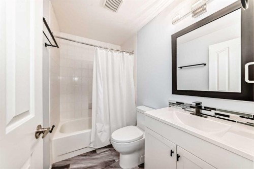7 Sunset Crescent, Okotoks, AB - Indoor Photo Showing Bathroom