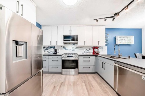 7 Sunset Crescent, Okotoks, AB - Indoor Photo Showing Kitchen With Upgraded Kitchen