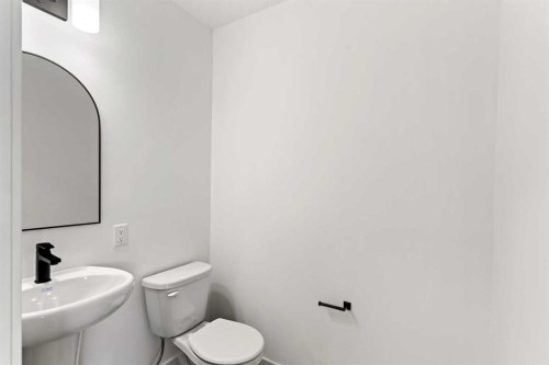 134-2231 81 Street Sw, Calgary, AB - Indoor Photo Showing Bathroom
