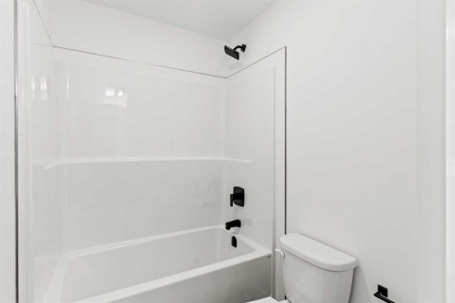 134-2231 81 Street Sw, Calgary, AB - Indoor Photo Showing Bathroom