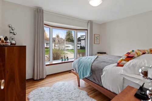 2915 13 Avenue Nw, Calgary, AB - Indoor Photo Showing Bedroom