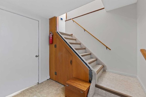 2915 13 Avenue Nw, Calgary, AB - Indoor Photo Showing Other Room