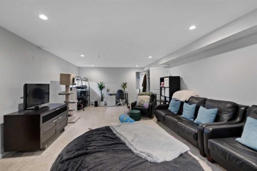 2915 13 Avenue Nw, Calgary, AB - Indoor