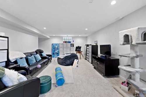 2915 13 Avenue Nw, Calgary, AB - Indoor