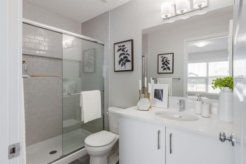 44 Tillotson Loop, Okotoks, AB - Indoor Photo Showing Bathroom