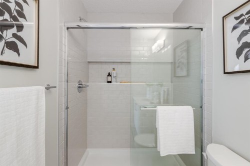 44 Tillotson Loop, Okotoks, AB - Indoor Photo Showing Bathroom