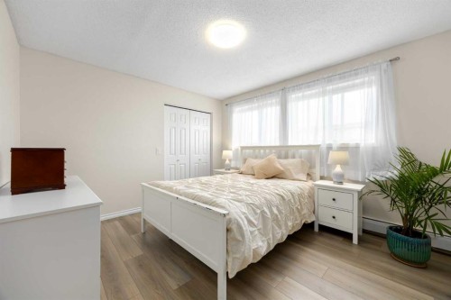 215-101 Big Hill Way Se, Airdrie, AB - Indoor Photo Showing Bedroom
