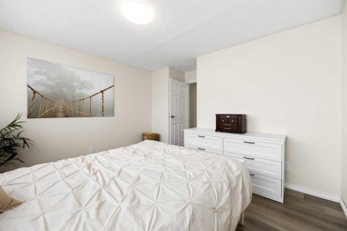 215-101 Big Hill Way Se, Airdrie, AB - Indoor Photo Showing Bedroom