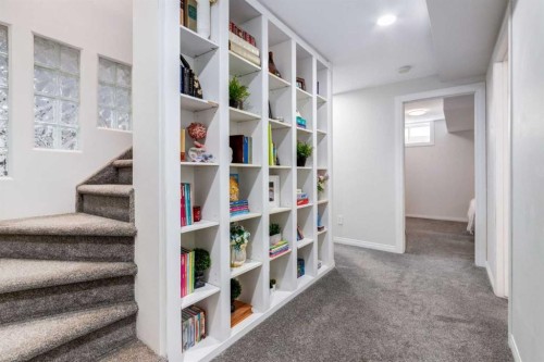 117 Straddock Terrace Sw, Calgary, AB 