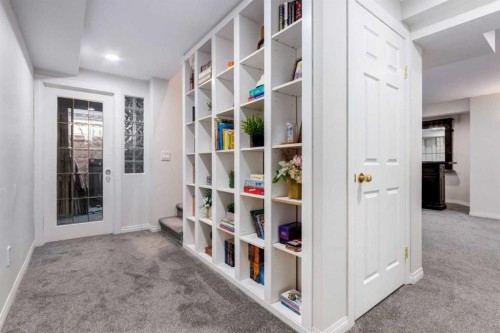 117 Straddock Terrace Sw, Calgary, AB 