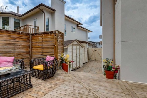 117 Straddock Terrace Sw, Calgary, AB 
