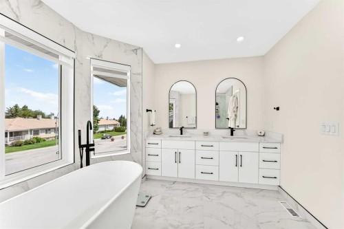 112 Christie Park Manor Sw, Calgary, AB 