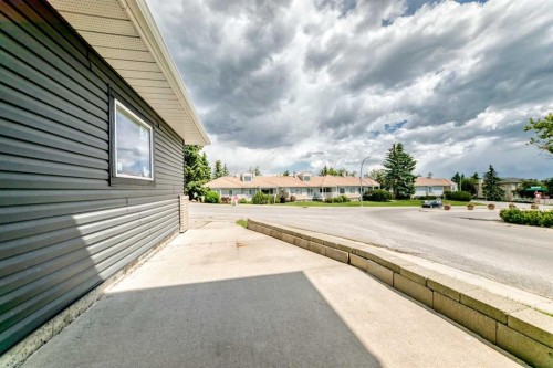 112 Christie Park Manor Sw, Calgary, AB 