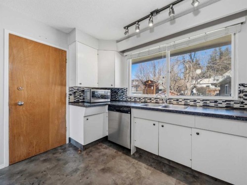 5123 Bulyea Road Nw, Calgary, AB - Indoor Photo Showing Kitchen With Double Sink