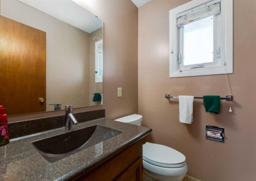 223 Cedarwood Road Sw, Calgary, AB - Indoor Photo Showing Bathroom