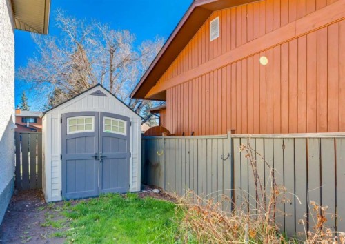 223 Cedarwood Road Sw, Calgary, AB - Outdoor