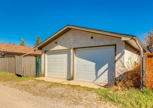 223 Cedarwood Road Sw, Calgary, AB - Outdoor With Exterior