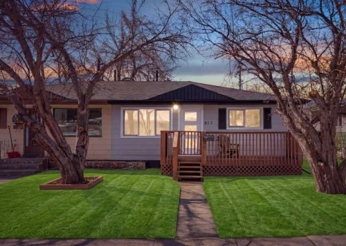 853 Northmount Drive Nw, Calgary, AB - Outdoor With Deck Patio Veranda