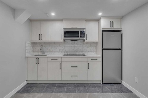 853 Northmount Drive Nw, Calgary, AB - Indoor Photo Showing Kitchen
