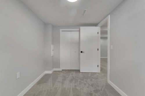 853 Northmount Drive Nw, Calgary, AB - Indoor Photo Showing Other Room