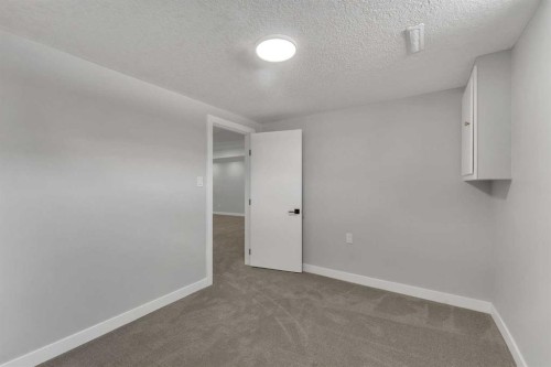 853 Northmount Drive Nw, Calgary, AB - Indoor Photo Showing Other Room