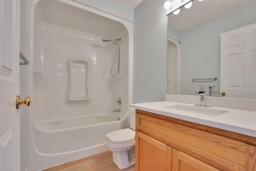 6 Somerset Close Sw, Calgary, AB - Indoor Photo Showing Bathroom