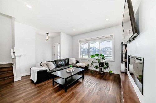 29 Midgrove Lane Sw, Airdrie, AB - Indoor Photo Showing Living Room