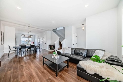 29 Midgrove Lane Sw, Airdrie, AB - Indoor Photo Showing Living Room