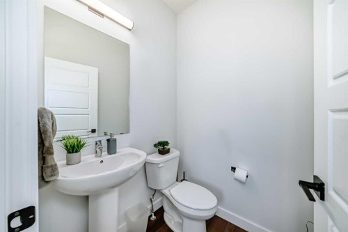 29 Midgrove Lane Sw, Airdrie, AB - Indoor Photo Showing Bathroom