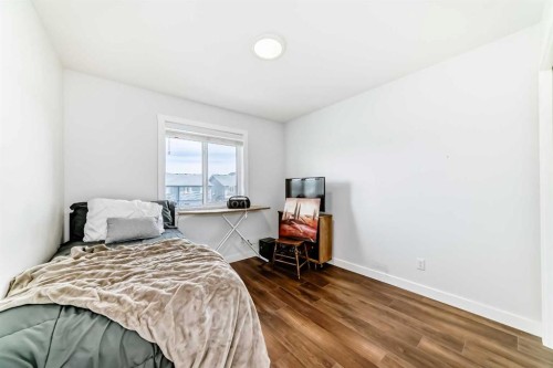 29 Midgrove Lane Sw, Airdrie, AB - Indoor Photo Showing Bedroom
