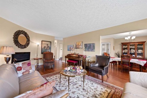 55 Kelvin Place Sw, Calgary, AB - Indoor Photo Showing Living Room