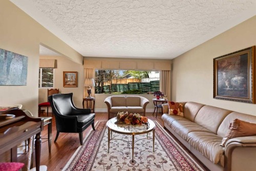 55 Kelvin Place Sw, Calgary, AB - Indoor Photo Showing Living Room