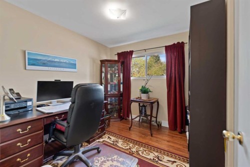55 Kelvin Place Sw, Calgary, AB - Indoor Photo Showing Office