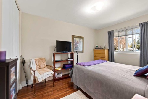 55 Kelvin Place Sw, Calgary, AB - Indoor Photo Showing Bedroom