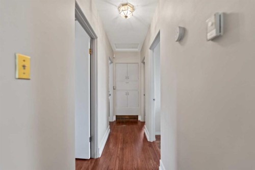 55 Kelvin Place Sw, Calgary, AB - Indoor Photo Showing Other Room