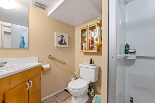 55 Kelvin Place Sw, Calgary, AB - Indoor Photo Showing Bathroom