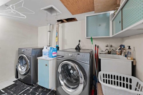 55 Kelvin Place Sw, Calgary, AB - Indoor Photo Showing Laundry Room