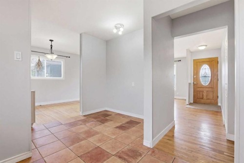 140 Fyffe Road Se, Calgary, AB - Indoor Photo Showing Other Room