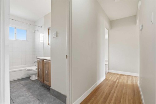 140 Fyffe Road Se, Calgary, AB - Indoor